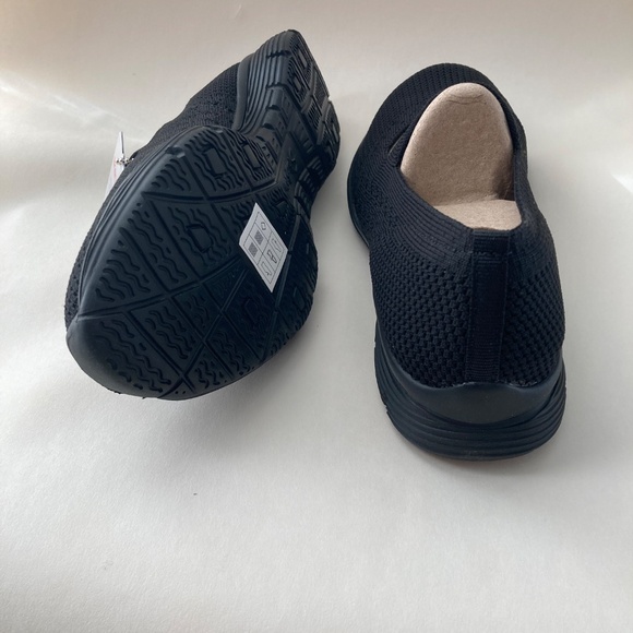 Stretchy black knit Mary Janes from Skechers, Size 6, NWOT - Picture 2 of 4